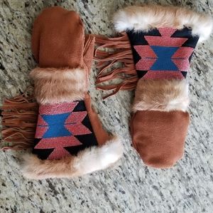 Astis Long-Cuffed Beaded Mittens